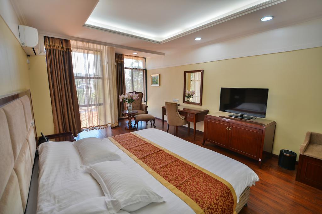 Arirang Hotel Kampala Exterior photo